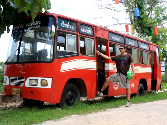 Gerard en Tailandia tras aparcar el autobús