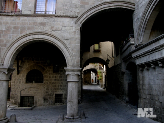 Calles de la parte medieval de Viterbo, Italia